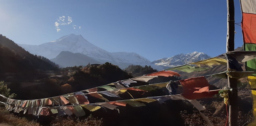 banderas_Nepal_Multiverso_Explorer Trekking_Manaslu_Nepal_Multiverso_Explorer